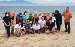 KARYAWAN PABRIK UDANG TUBAN